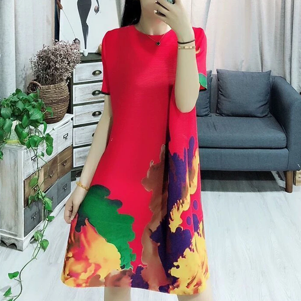 Pleated dress 2025 summer new ink painting fashion temperament loose large size age reduction A-word skirt women