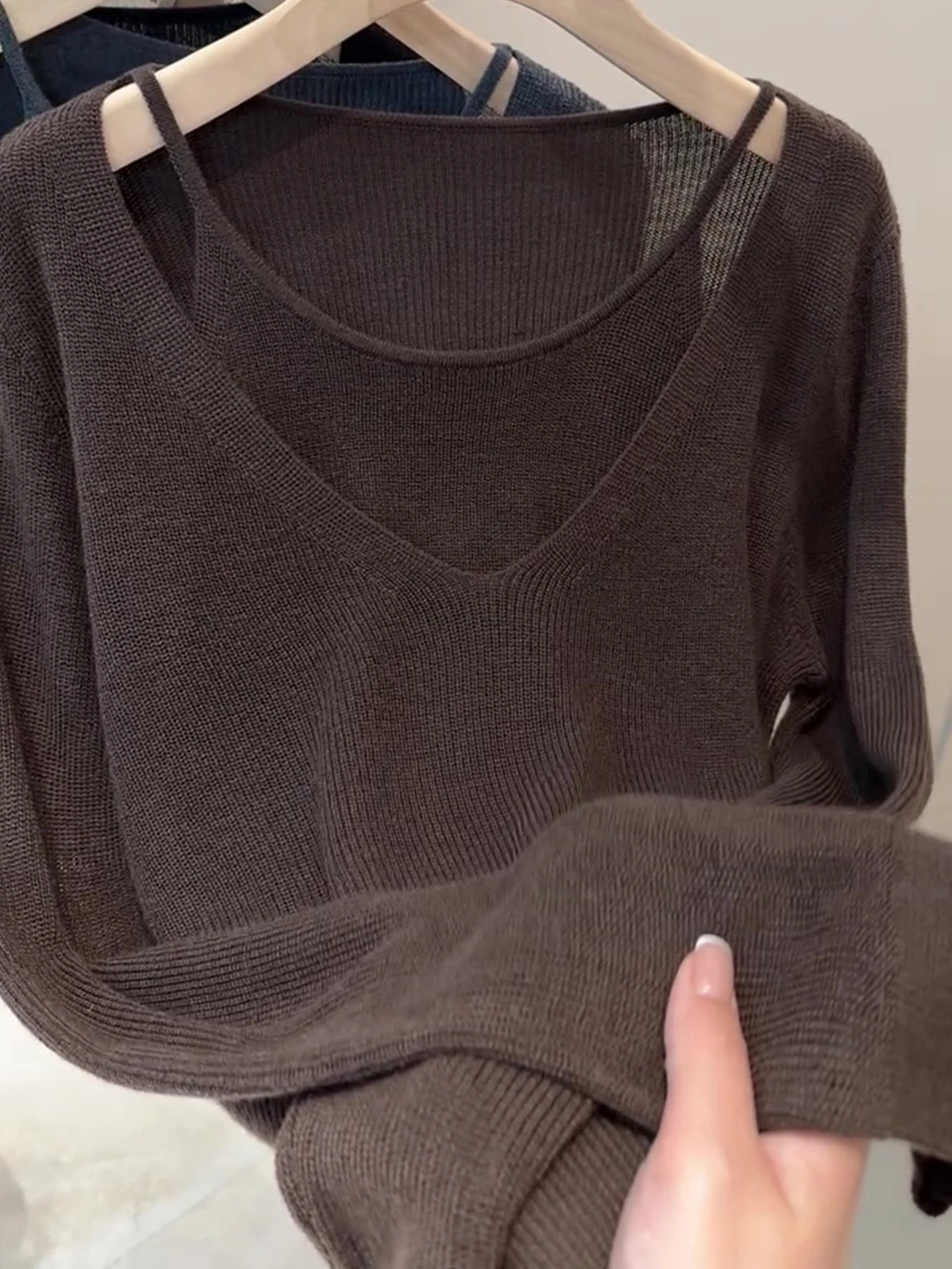 

Retro Knitted Long Sve Base irt Casual Pure Color Lazy Sle Autumn Top Ensemble Fake Two-Piece Set Commute Korean Version