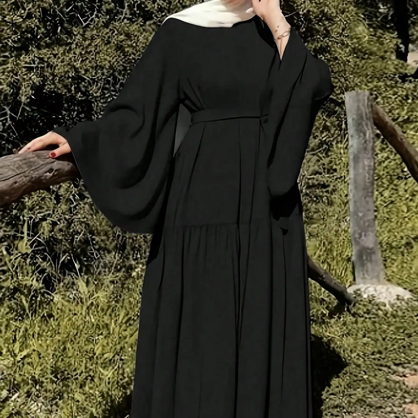 

Повседневное и комфортное женское платье 2026 года с круглым вырезом, длинными рукавами, однотонное, с завязками на талии, подходит для повседневных поездок на работу.