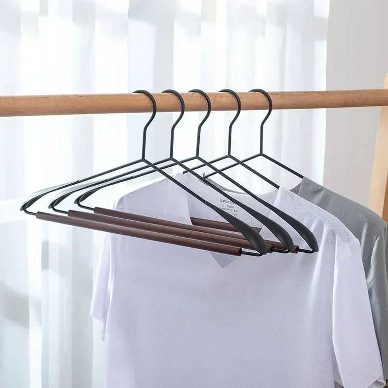 

Nordic Minimalist Black and White Iron Wood Seamless Hanger