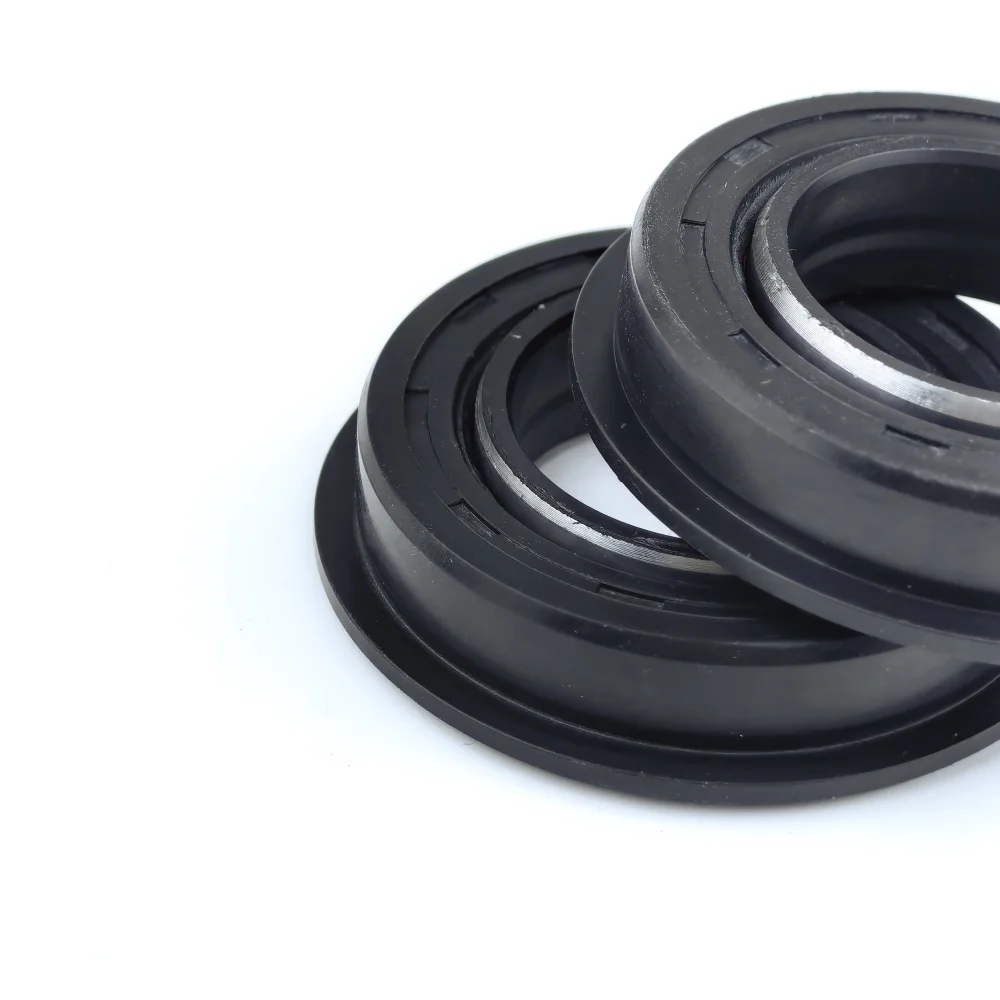 Tractor shaft oil seal QLF AQ8667P NBR 70*95/102*11.5/21.5mm agricultural machinery accessory seal