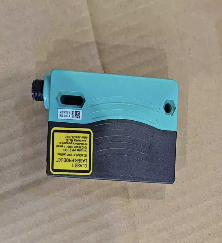 VDM28-15-L1-IO/73c/110/122  P+F distance sensor