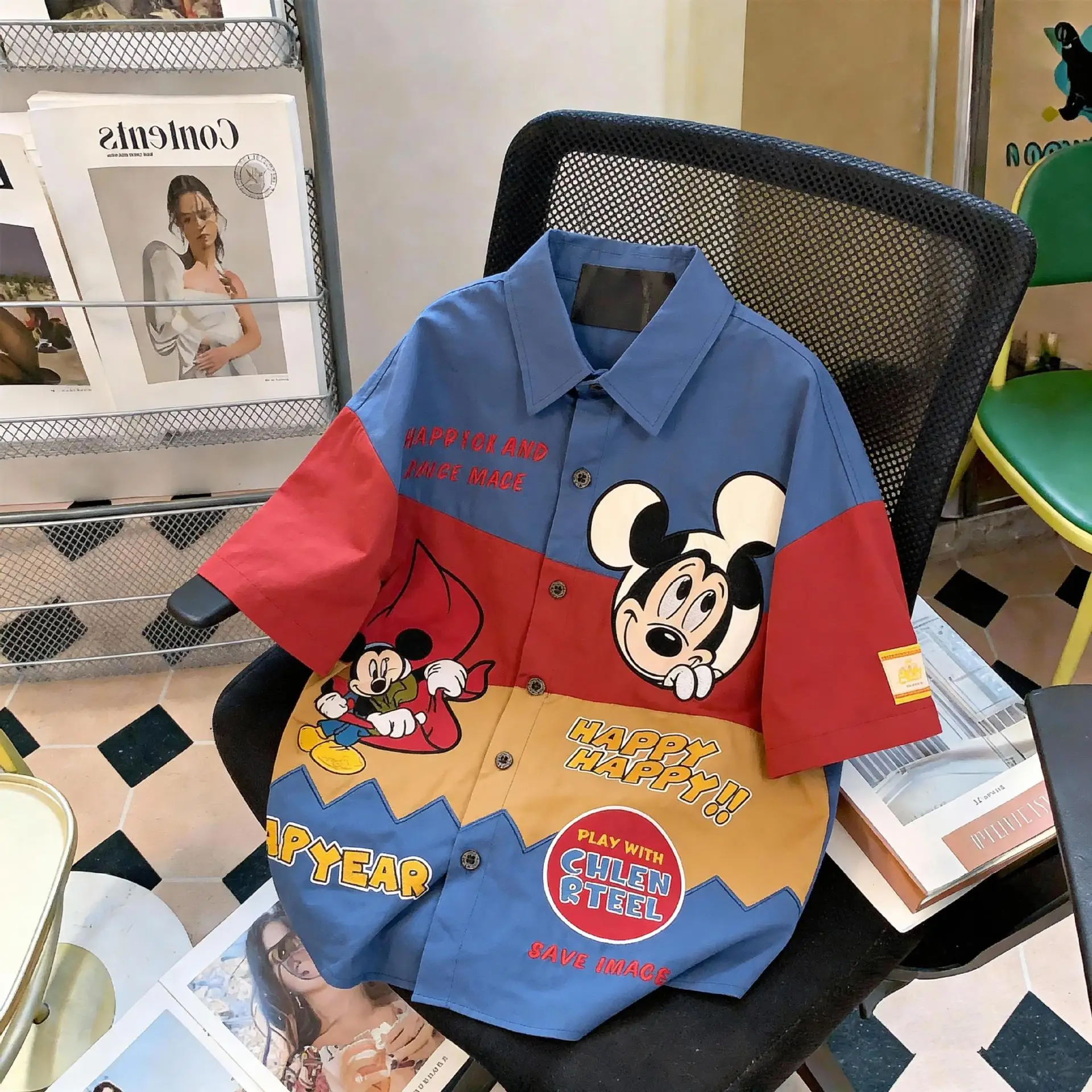 

Cartoonish and childlike Mickey Mouse printed spliced color-block short-sleeve shirt, loose and retro for men and women