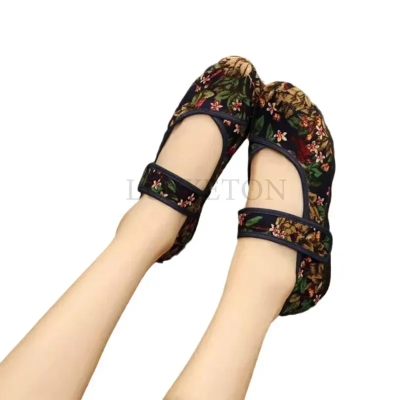 Flower Embroidered Women Shoes New Retro Embroidered Flat Bottom Comfortable Chinese Elements Casual Fabric Women Shoes