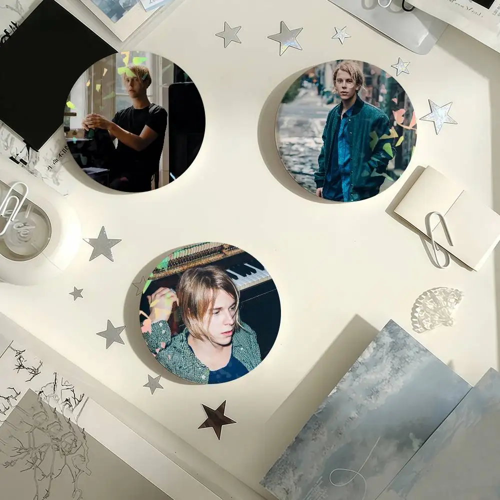 Singer T-Tom Odell A Wonderful Life Laser Badge Creative Pins Brooch for Bag Clothes Hat Decor Gifts Fans Collect