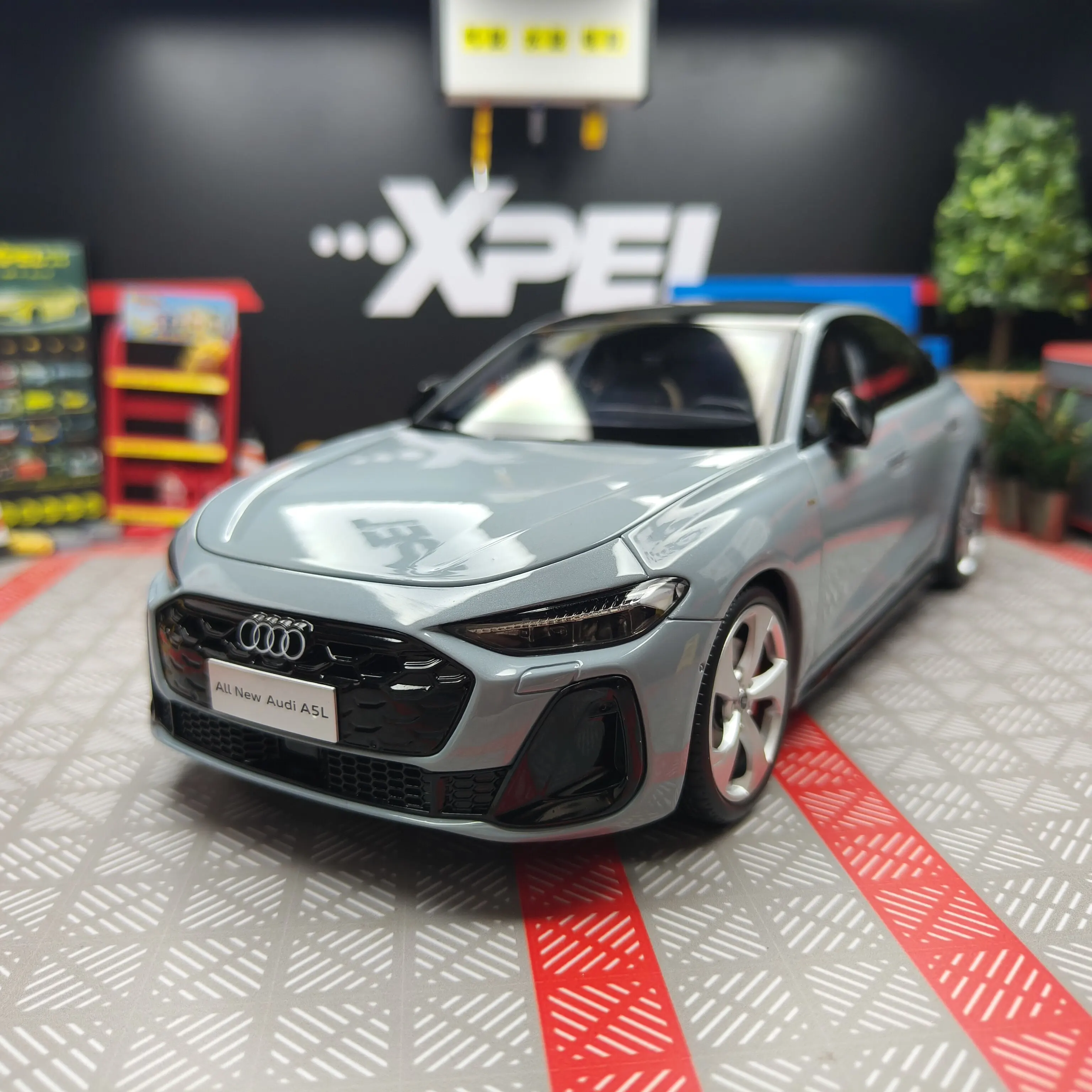 Diecast 1:18 Scale A5L Full-Opening Alloy Car Model