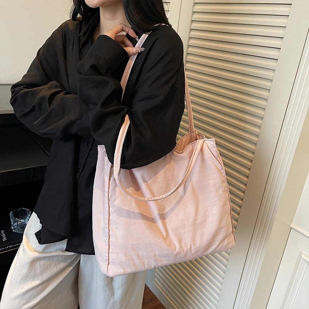 

Advanced Pleated Bag for Women, Trendy, Lightweight, Versatile, Single Shoulder Large Capacity Commuting Tote Bag