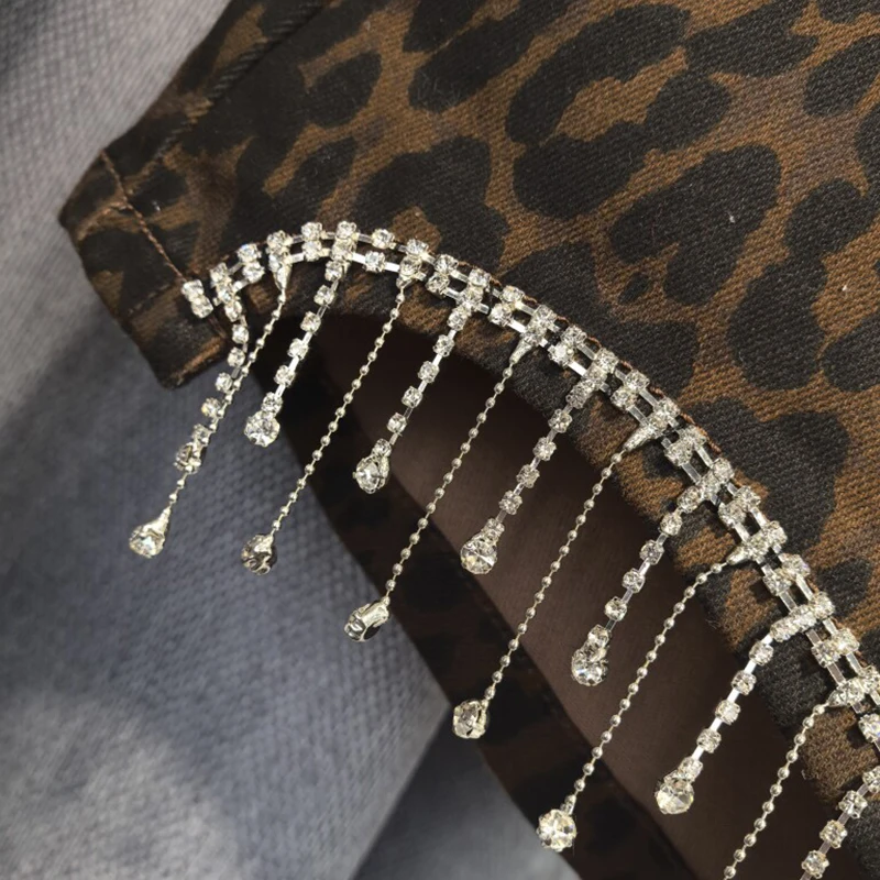 Vintage Leopard Women's Denim Shorts 2026 Summer New Tassel Decor Diamond-mounted Shorts Slim-looking Spicy Girls Hot Pants