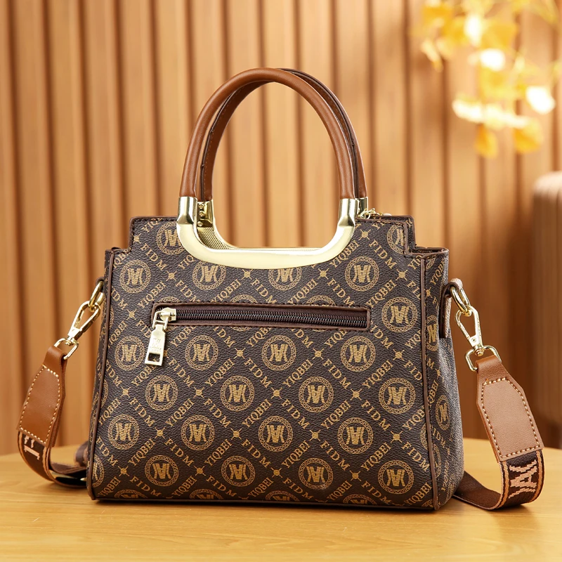 حقيبة يد كلاسيكية مطبوعة بأحرف - مراجعة Luxury Bags Big وسعره