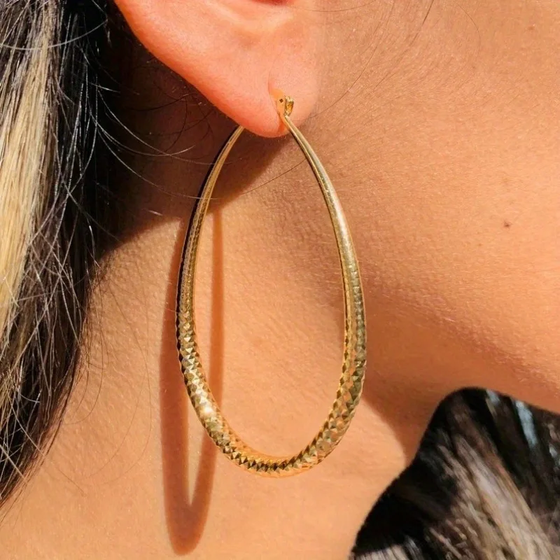 Modische ovale gold-/silberfarbene Creolen für Damen, extravagante, temperamentvolle Metall-Ohrringe, Party-Schmuck.