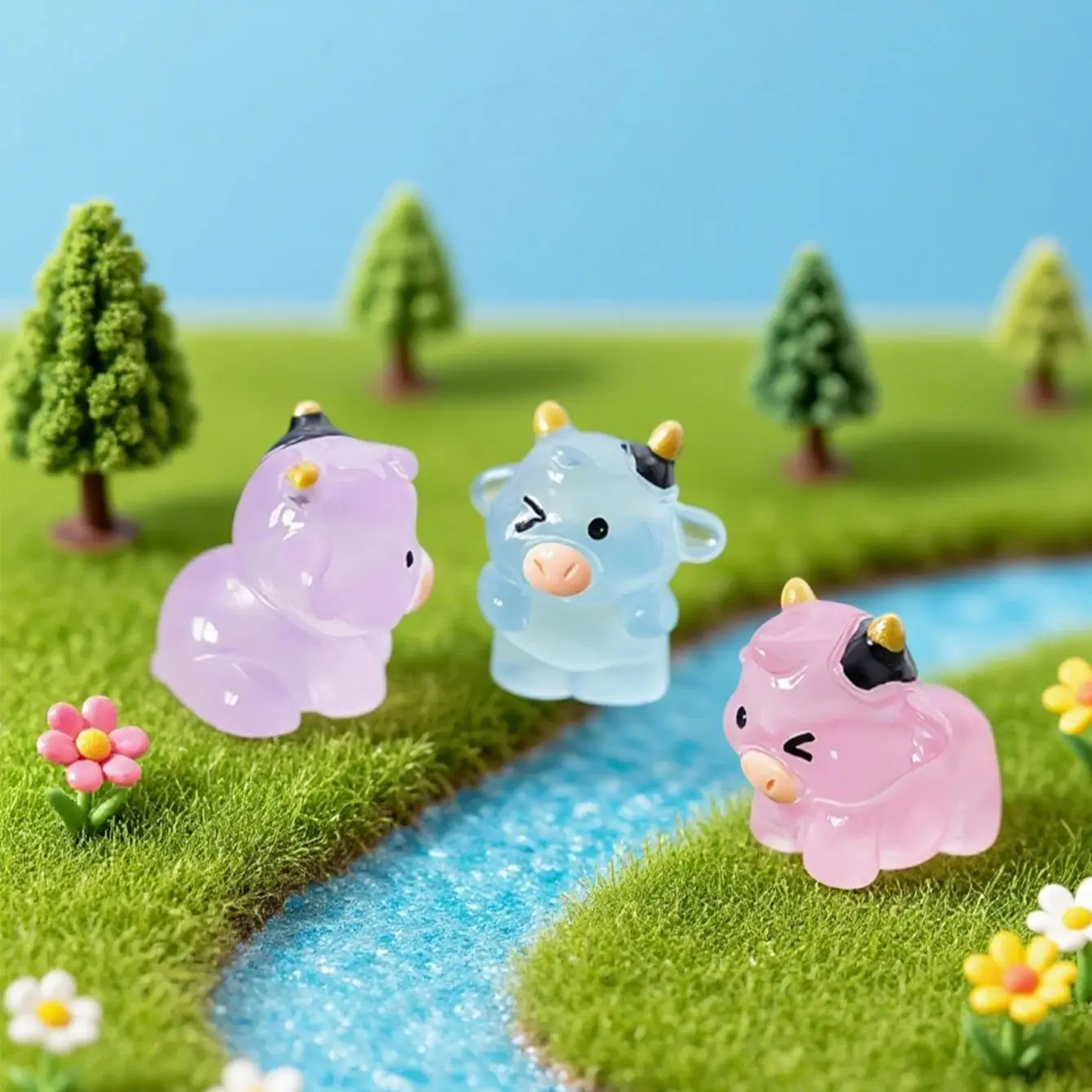 6/12 قطعة مضيئة صغيرة الراتنج البقرة توهج في الظلام الأبقار الملونة الحيوانات الصغيرة أرقام Crafts بها بنفسك الجنية حديقة الزجاج Contai