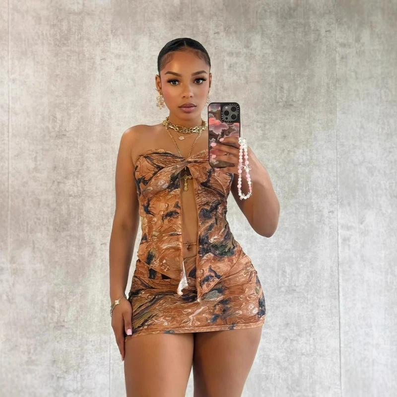 

Летний новый модный элегантный комплект 2026 года в европейско-американском стиле: сексуальный облегающий мини-комплект с разрезом и без бретелек для женщин