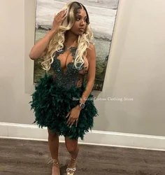 Luxurious Feather Short Homecoming Party Dress 2024 Emerald Green Crystal Applique Black Girl Queen Dress vestidos de fiesta