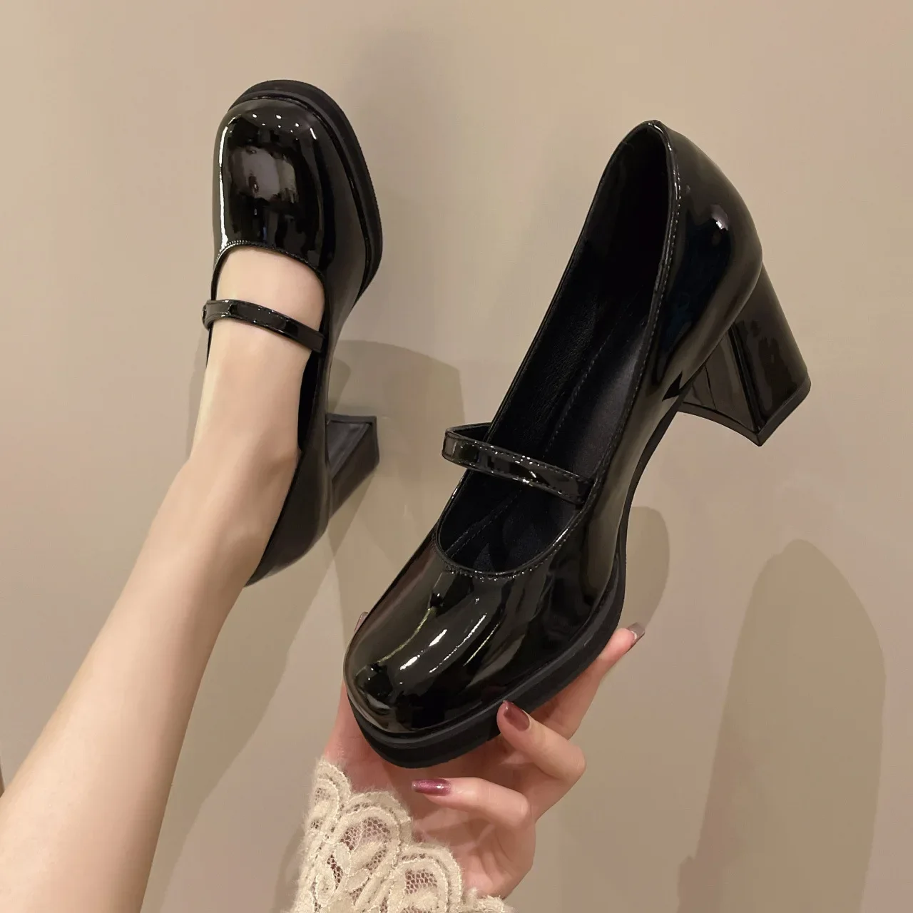 Fashion Shallow Mouth High-heeled Women Shoe 2024 Spring New French Retro Thick Heel Small Leather Shoe All-match Mary Jane Shoe
