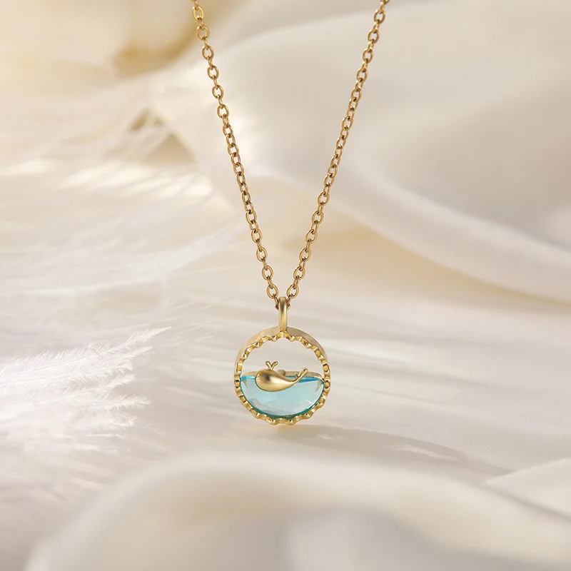 2023 Hot Selling Jewelry Shiny Zircon Decorated Sea Whale Round Pendant Necklace Women\'s Clavicle Chain Suitable for Daily Wear