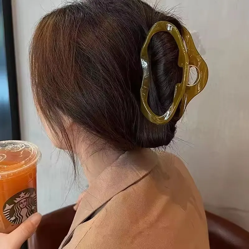 Hiasan Kepala Klip Hiu Cakar Rambut Besar Awan Baru untuk Wanita Jepit Rambut Temperamen Mode Jepit Rambut Kokoh Warna Solid
