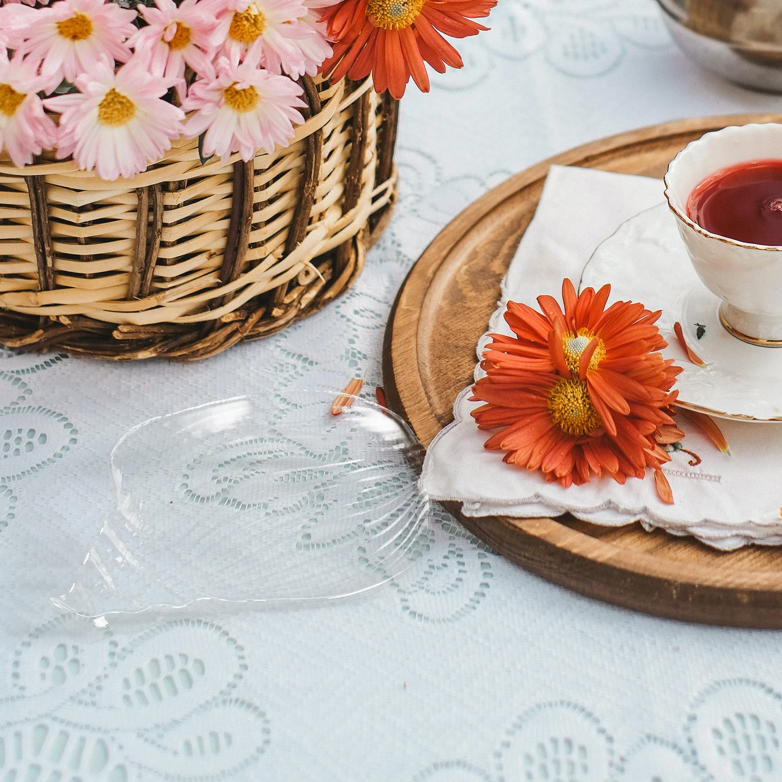 

2Pcs Conch Plate Glass Snack Container Durable Glass Serving Tray for Home Fruit Candy Nuts Display Kitchen Dining