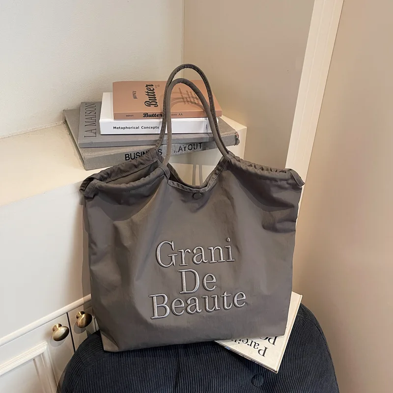 

Korean Style Lightweight Nylon Shoulder Bag with Embroidery Large Capacity Crossbody Bag Fashionable and Versatile Commuting Bag