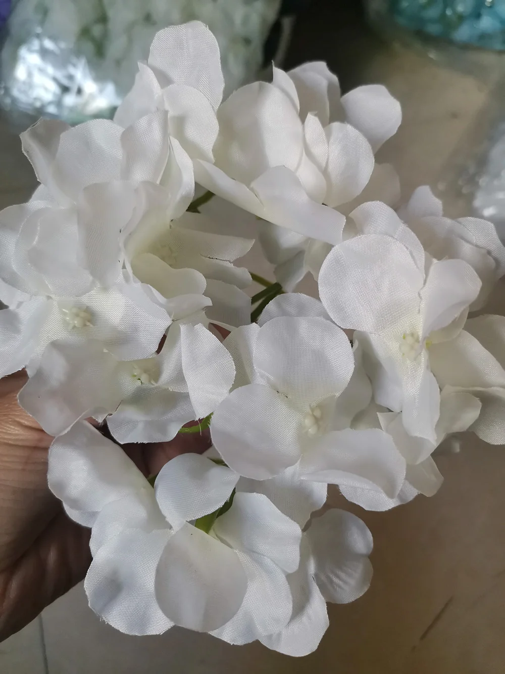 50 Stück künstliche Seide Hortensien Blütenkopf Hochzeit Weg Dekoration Blumenstrauß Füllstoff Home Hotel DIY Blumen Wandzubehör – Detail 6