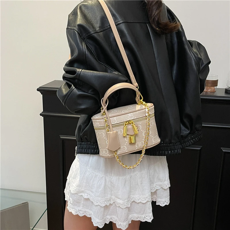 حقيبة حمل فريدة من نوعها راقية للنساء الأنيقات مع أزياء باريس الكلاسيكية وتفاصيل الحروف #4