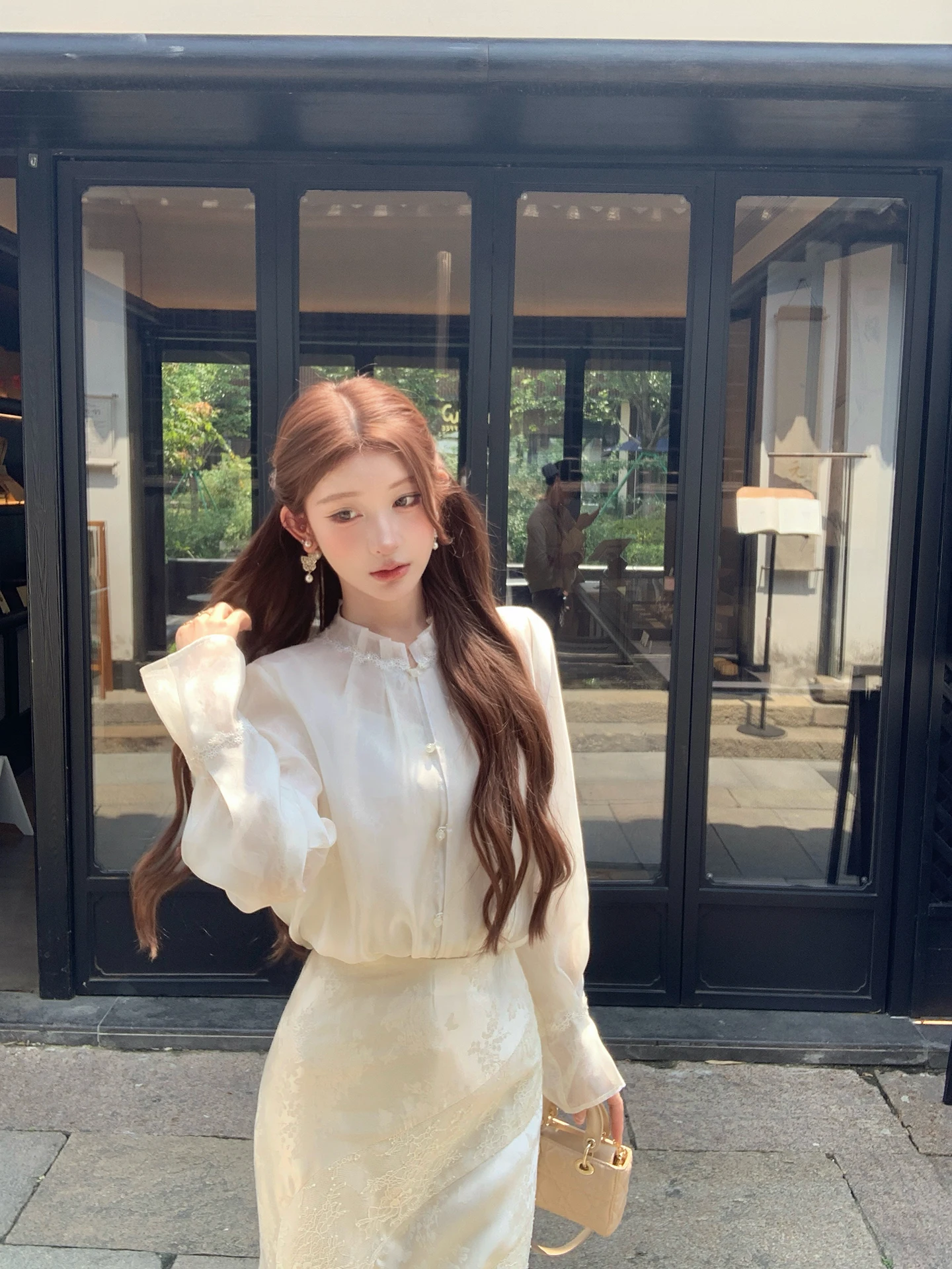 

NMIOK Women's Lace Splice irt Stand Collar Slimming Top in Beige for Autumn Season Chinese Sle Loose Fit Long Sve