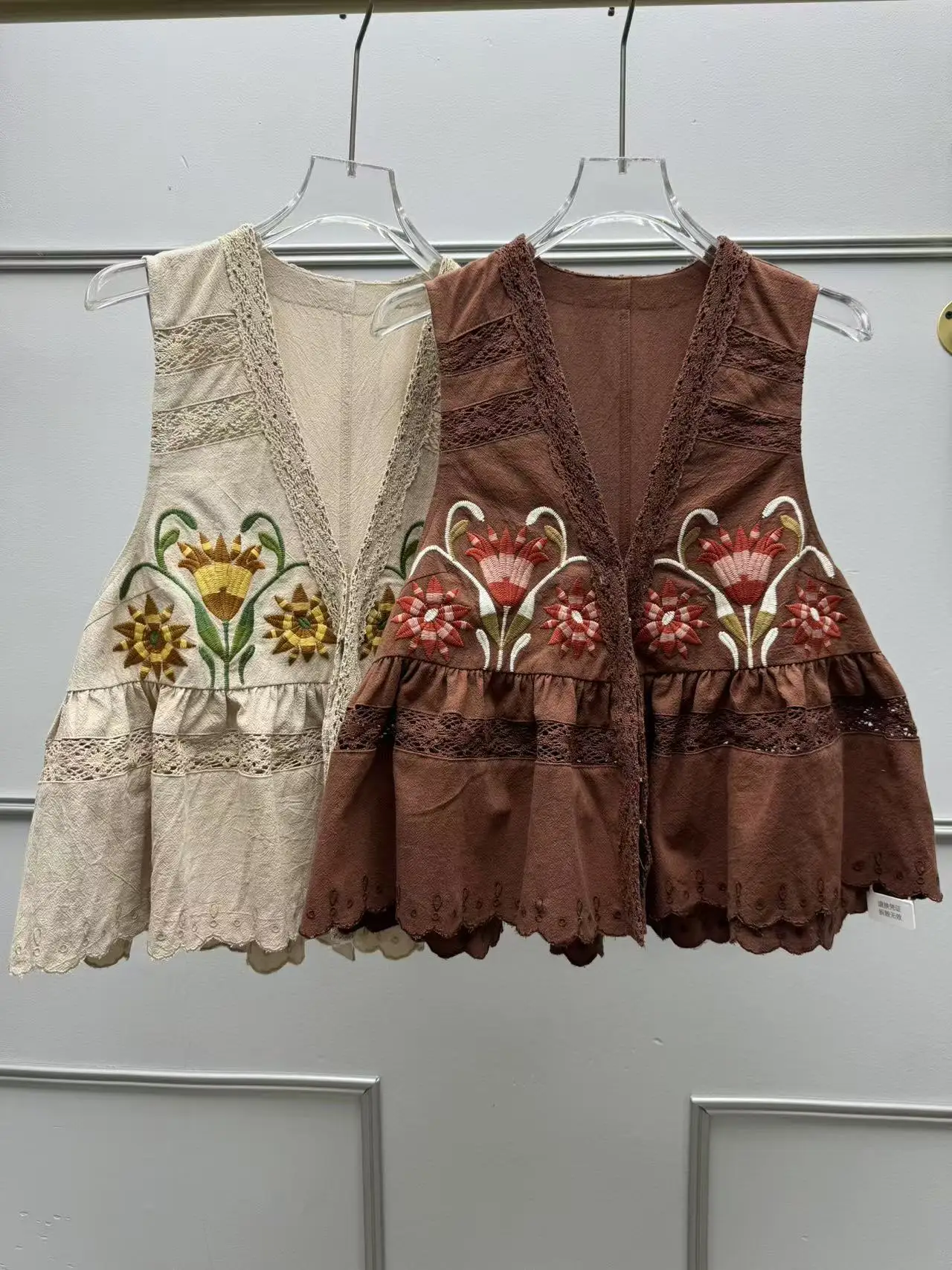 

Retro Floral Embroidery Deep V Neck Lace Trim Splice Sleeveless Vest Top Women's Cotton A-Line Narrow Shoulder Strap Vest