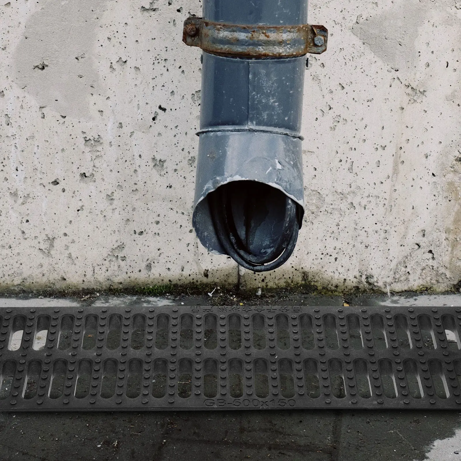 

Plastic Drain Grate Outdoor Drain Cover High Load Bearing Rectangular Design for Garage Basement Kitchen Exterior Water Drains