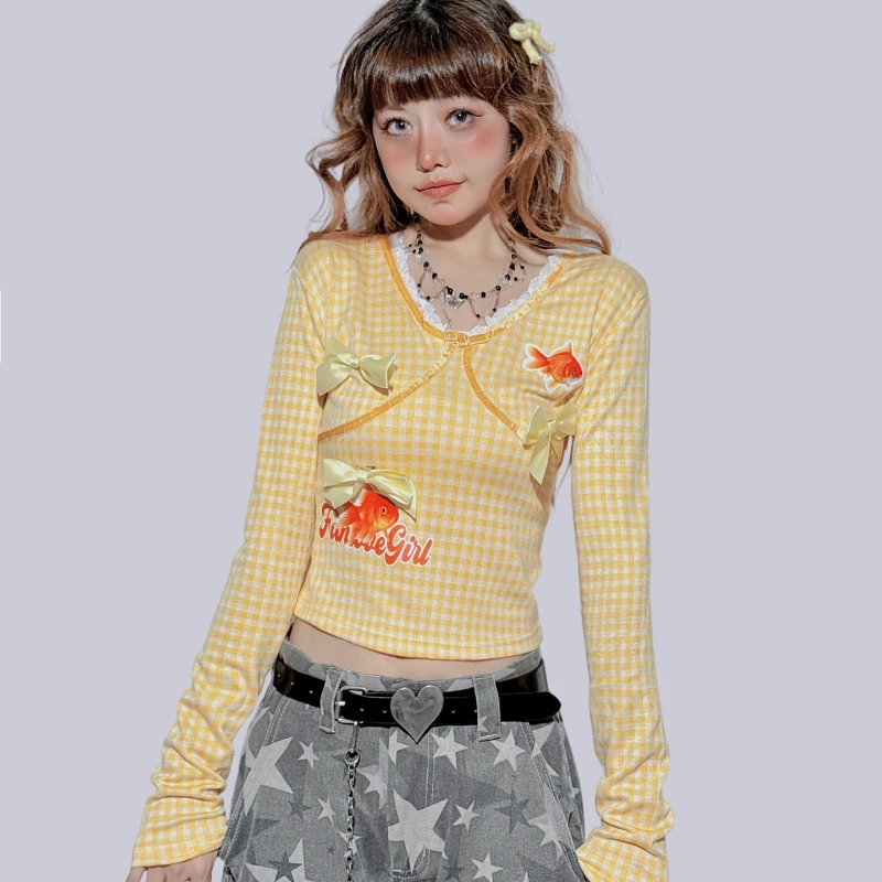 التصميم الأصلي كم طويل المرأة تي شيرت 2025 الخريف جديد خمر لطيف القوس الأصفر منقوشة الطباعة الحلو كول تي شيرت السيدات