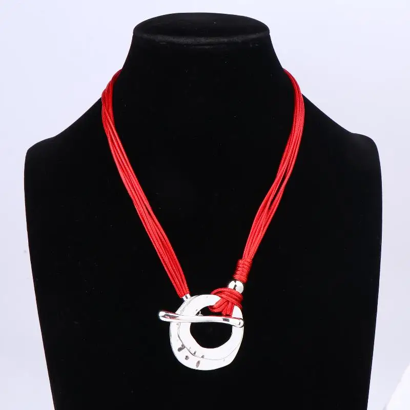 الرجعية البوهيمي العرقية نمط غير النظامية دائرة OT مشبك شكل قلادة قلادة حبل من الجلد الأحمر لافتة للنظر مجوهرات الحفلات هدية