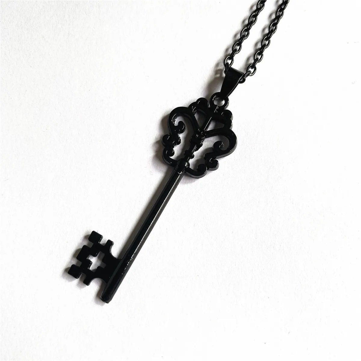 Punk Fashion Black Retro Hollowed-out Totem Crown Pattern Key Pendant Necklace for Women Men Hallowmas Collar Chain Jewelry Gift