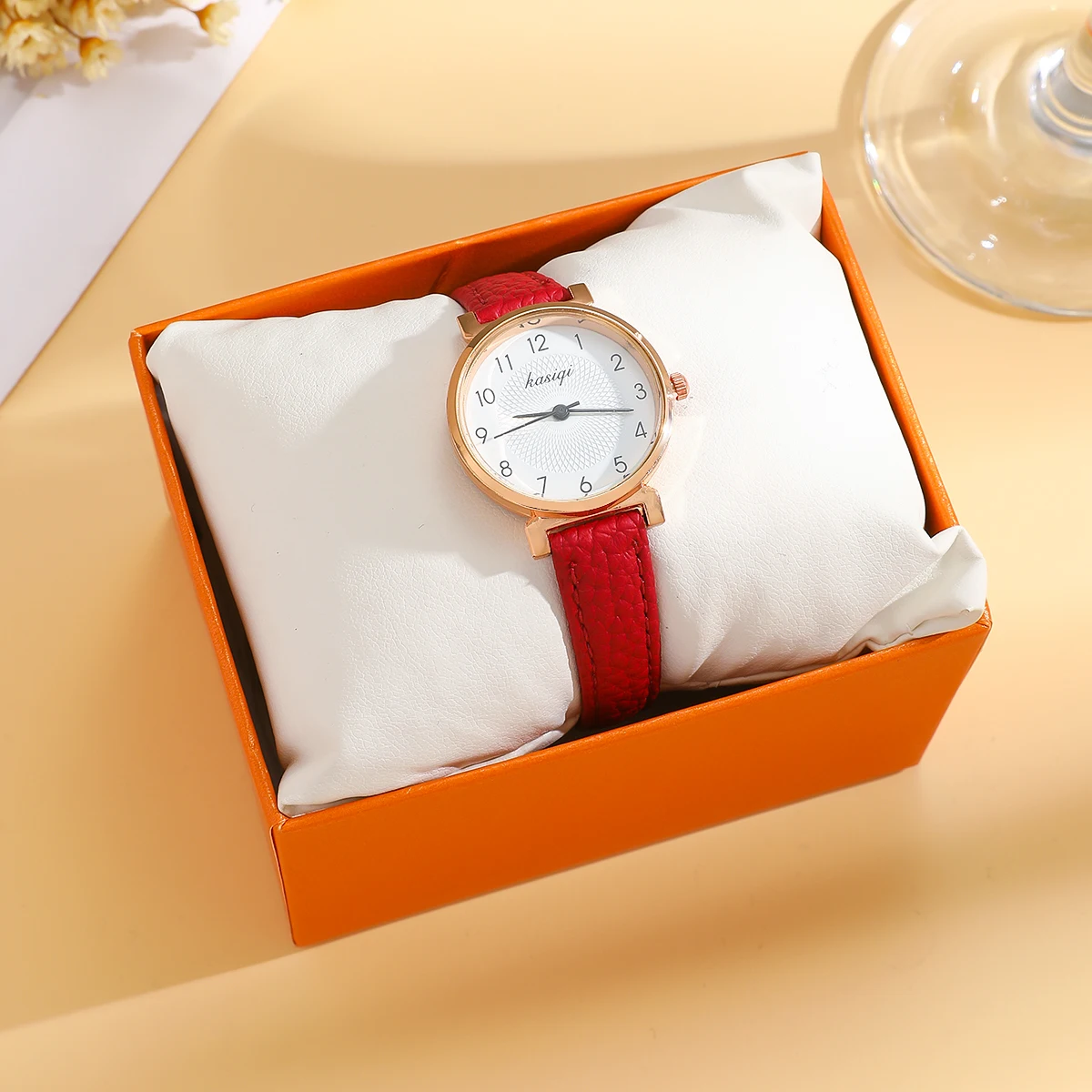 

Минималистичные женские часы из красной кожи с круглым циферблатом и золотистым корпусом, повседневные кварцевые наручные часы