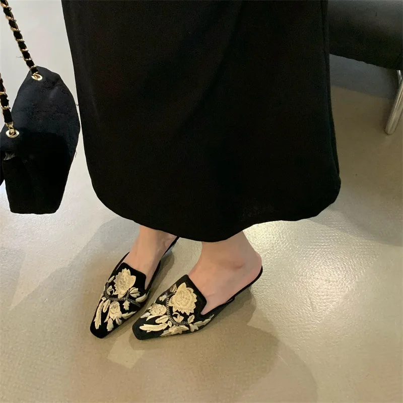 Women Baotou Embroidered Flat Bottom Half Slippers Summer Muller Sqaure Toe Shoes Flat Outdoor Casual Walking Slides Zapatillas