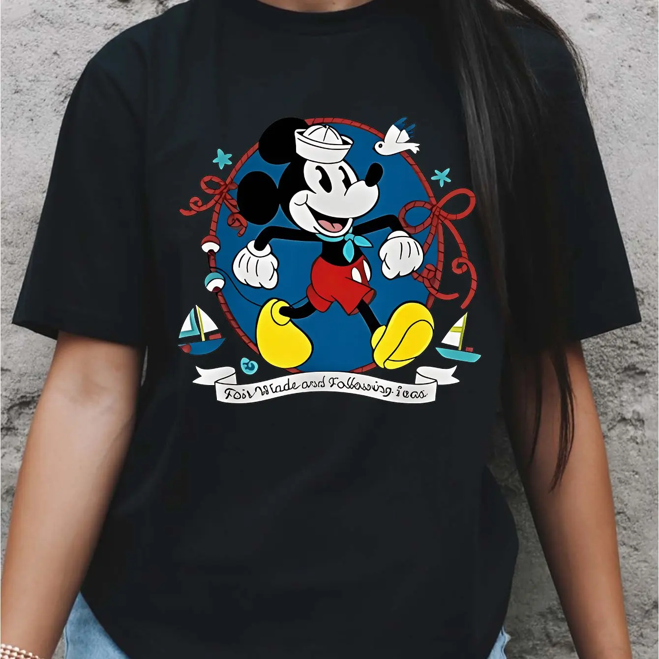 

Женская розовая хлопковая футболка с принтом Sailor Mickey Mouse Disney — свободная, с круглым вырезом и короткими рукавами, дышащая и удобная