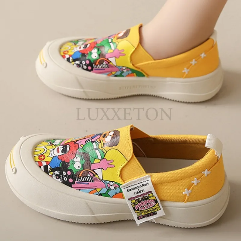 Thick Soled and Shallow Mouthed Cartoon Printed Skateboard Shoes with Breathable and Comfortable Mesh Fabric for Casual Wear