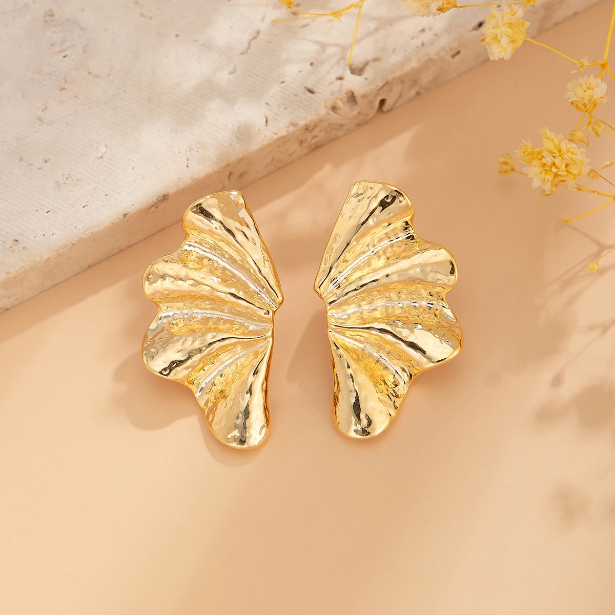 Elegant Design Gold Color Flower Petal Stud Earrings for Women Vintage Trendy Leaves Geometric Piercing Earrings Party Jewelry