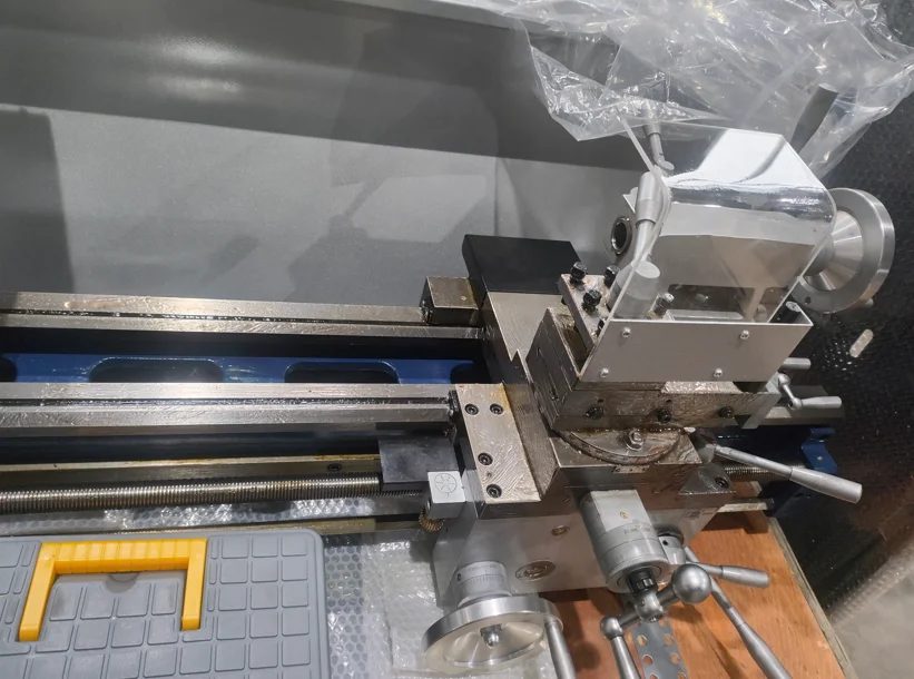 Factory Hot Sale BL330E-600mm Horizontal Manual Metal Lathe with High Cost Performance and High Quality