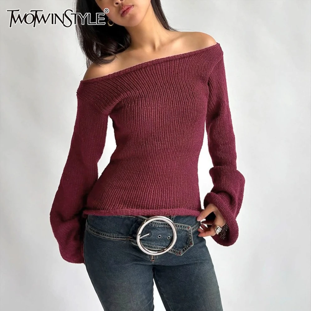 

TWOTWINSTYLE однотонный темпераментный свитер для женщин с разрезом на шее, с открытыми плечами и длинными рукавами, тонкий вязаный топ, женский осенний новый