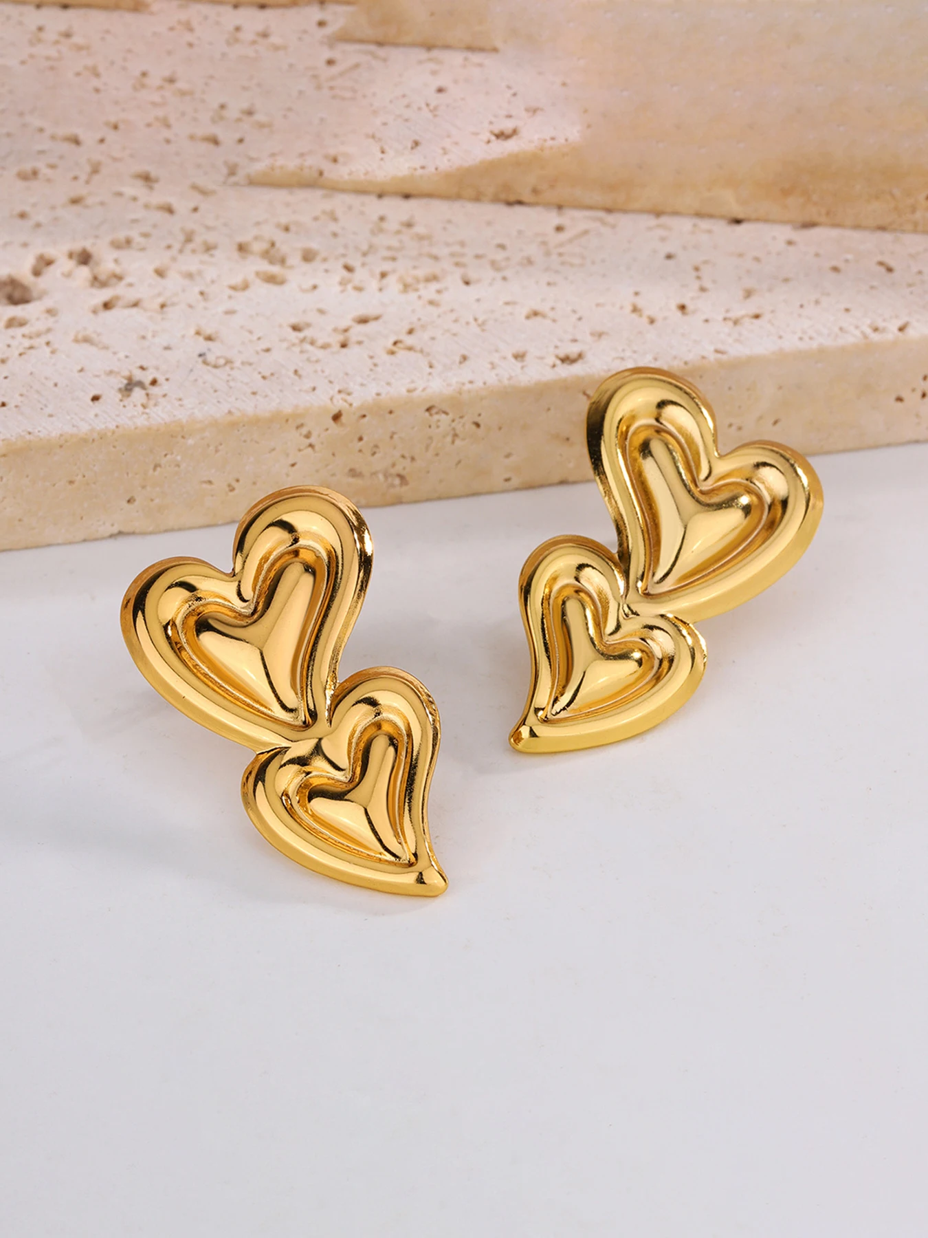 

French Luxurious Heart Stud Earrings for Women, Stainless Steel Asymmetrical Design, Fashionable and Versatile Jewelry, All Seas
