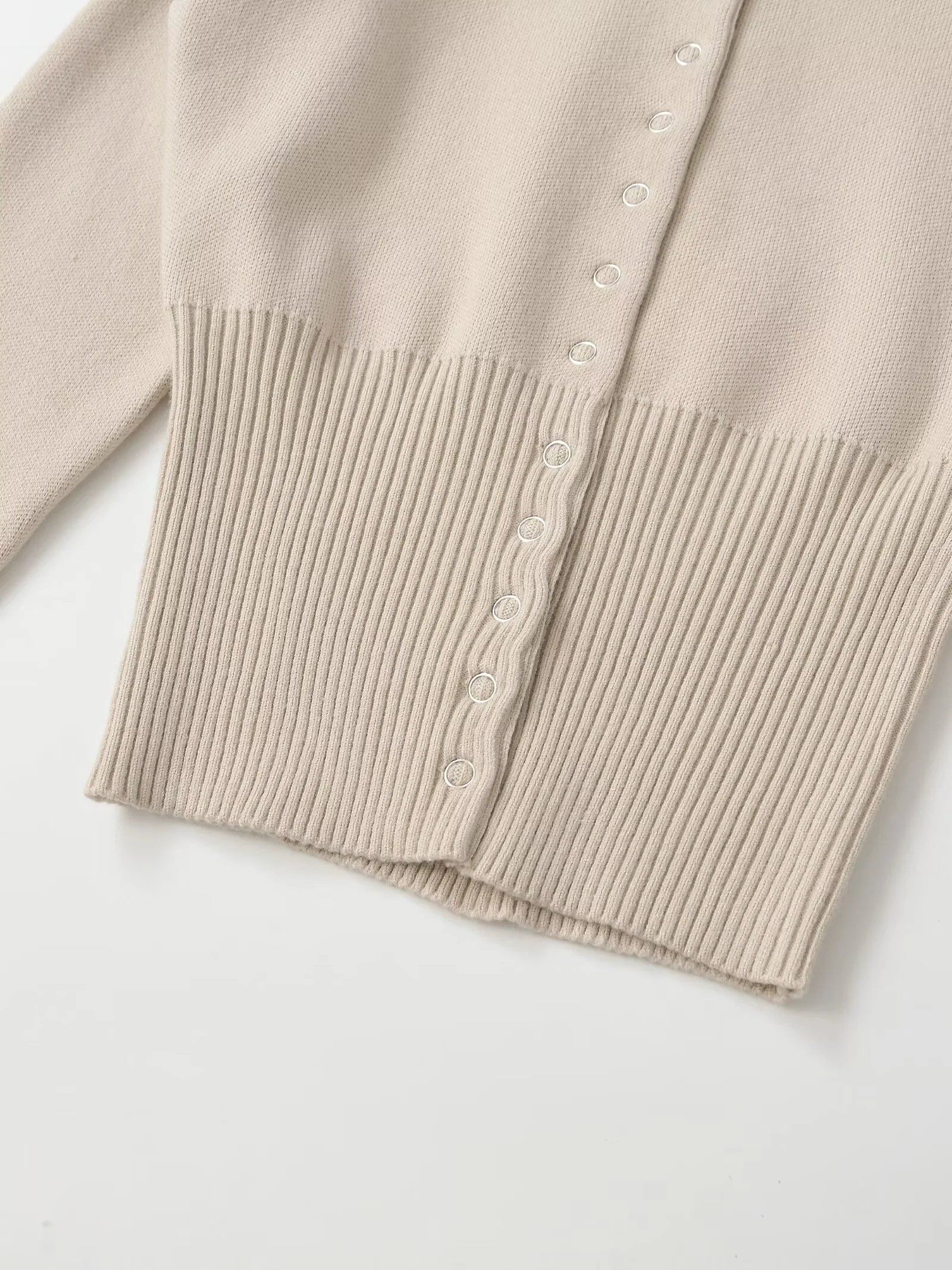 2025 otoño nuevo cárdigan de punto de manga larga con cuello redondo y botones ocultos con cintura retro informal para mujer