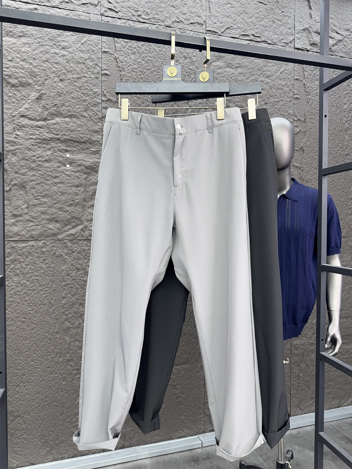 

Мужские летние легкие повседневные брюки из ледяного шелка с прямыми штанинами, дышащие, удобные, с дырочками, модные, городские, однотонные