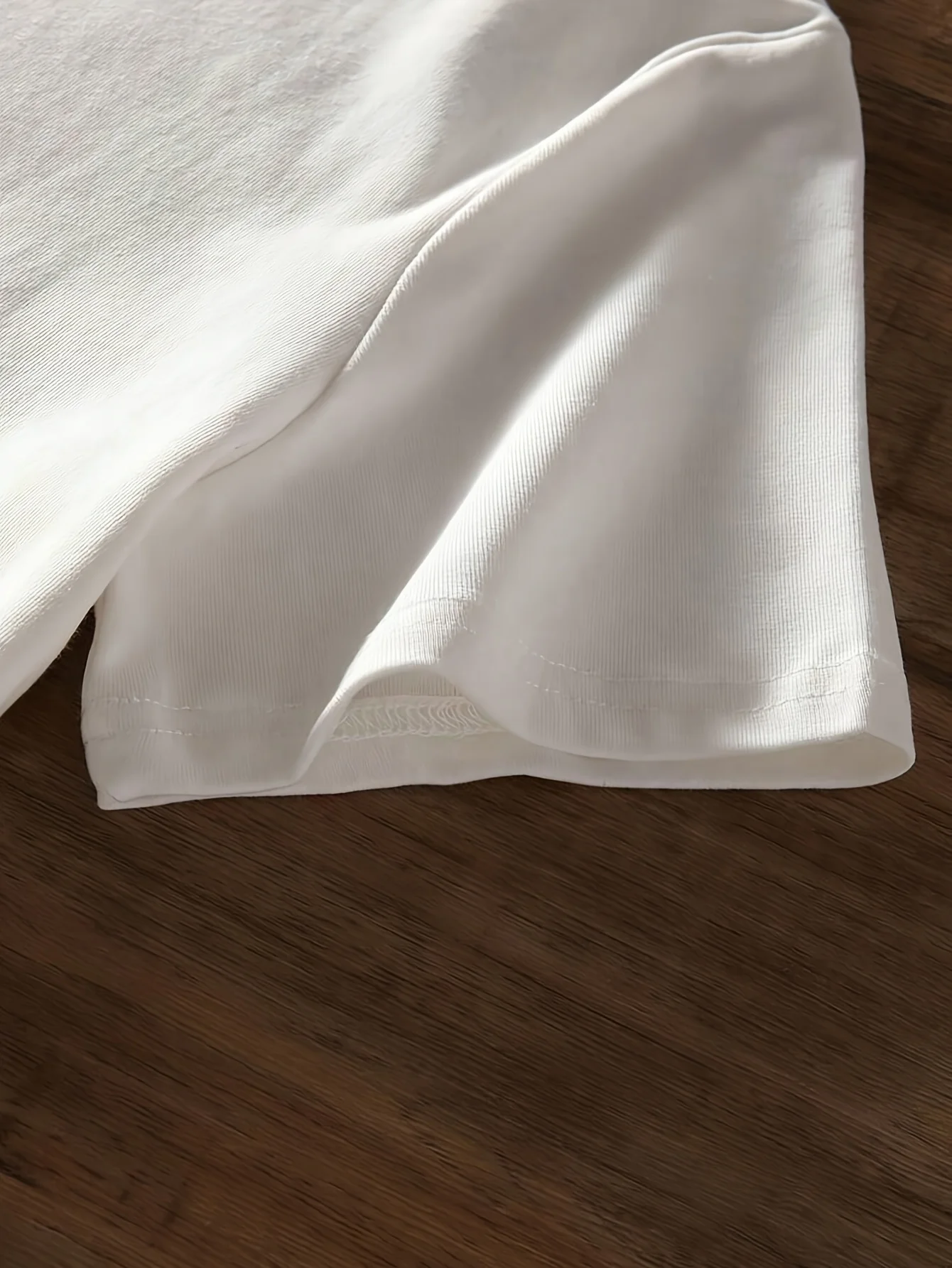 T-shirt da donna con motivo auto vintage "Keep it Classic" design top casual bianco con materiale traslucido artistico nero e grigio