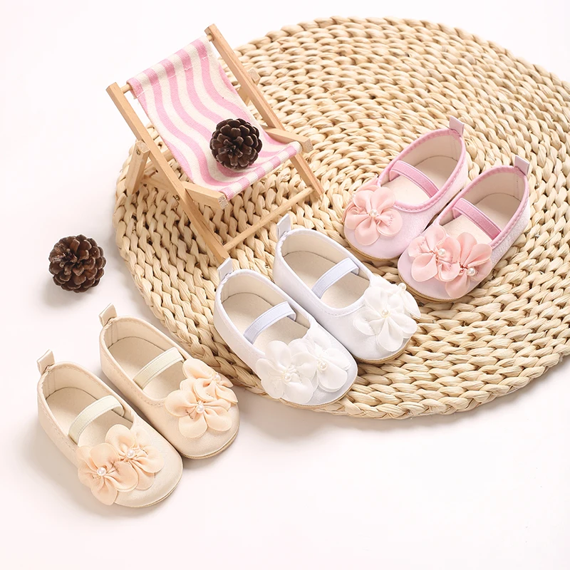 Baby Mädchen Satin Blumen Mary Jane Schuhe Perlenblume Elastischer Riemen Weiche Rutschfeste Sohle Säugling Neugeborene Prinzessin Krabbelschuhe Erste Laufschuhe