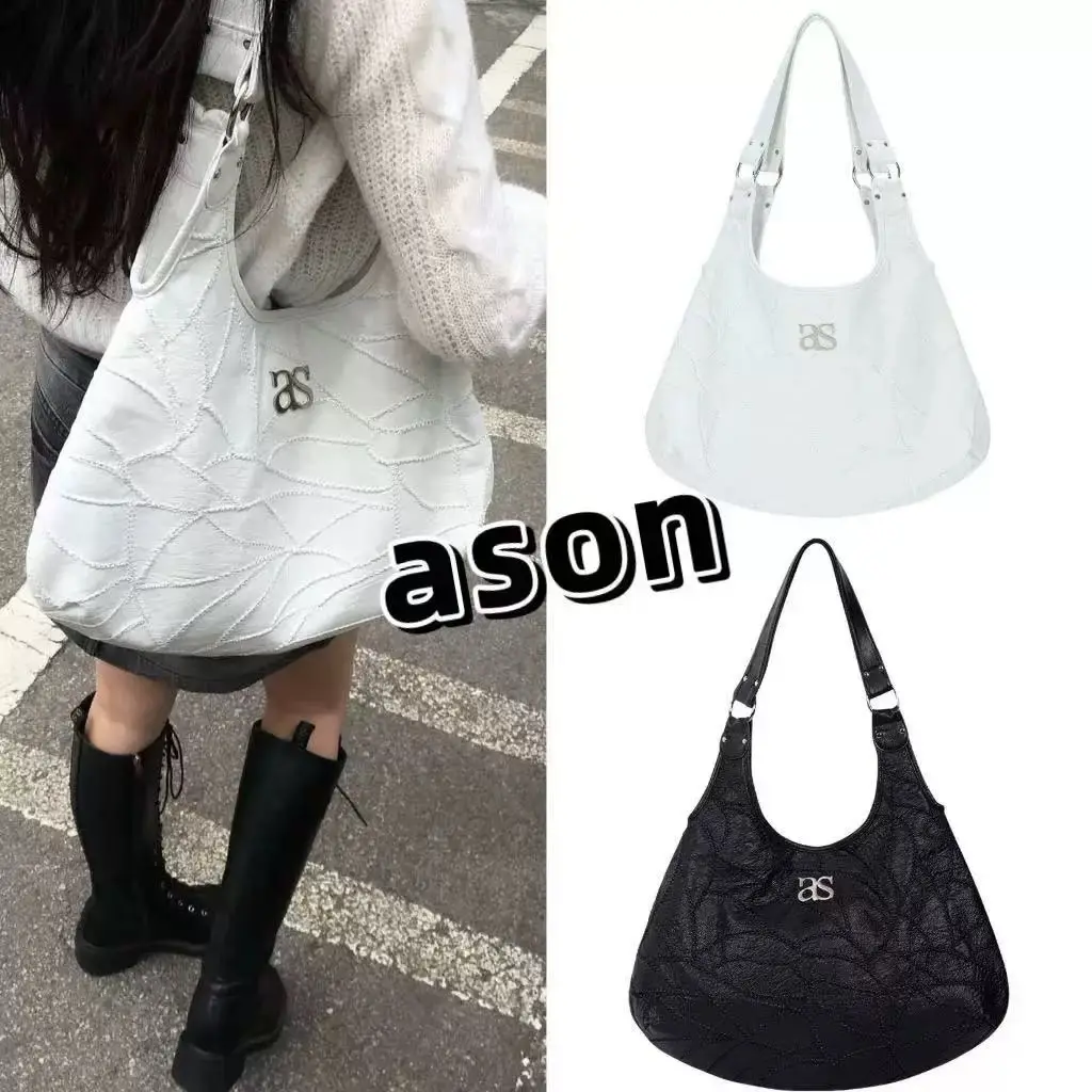 

A new and exclusive style of commuter-style Korean shoulder-strap fashion high-end large-capacity underarm bag with embroidery.