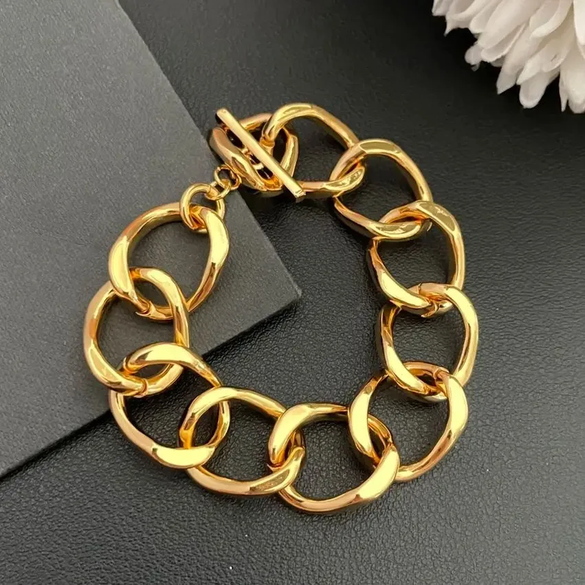 

Europe Designer Brand Gold Color Chain Hollowed Out Link Chain Bracelet Women Luxury Jewelry Runway Trend Clothes Accessories