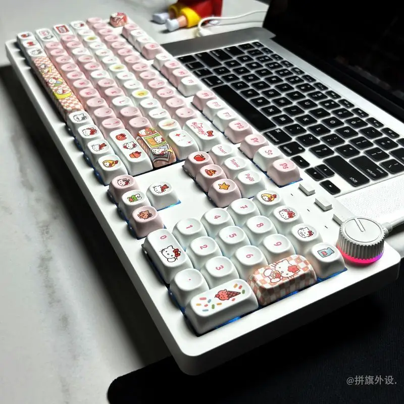 

Аниме-клавиатура Hello Kitty розовая, милая, механическая, 108 клавиш, проводная, для девочек, для офисной работы, высокоэстетичная, для набора текста, 2026