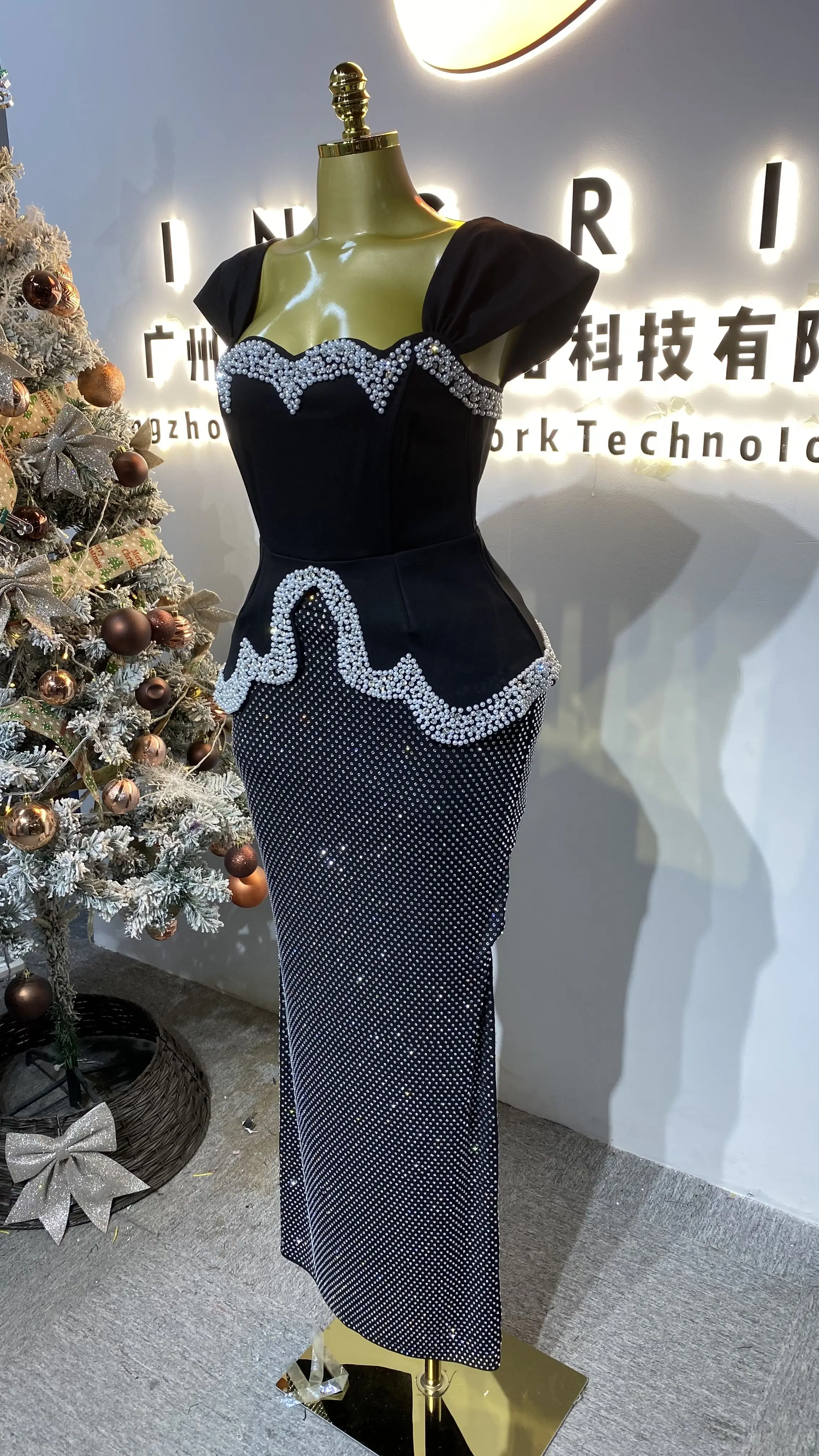 تصميم جديد عالي الجودة مكون من قطعتين بلوزة نسائية فاخرة من اللؤلؤ الكريستالي وتنورة مطرزة للصيف.-GZXX368 #2