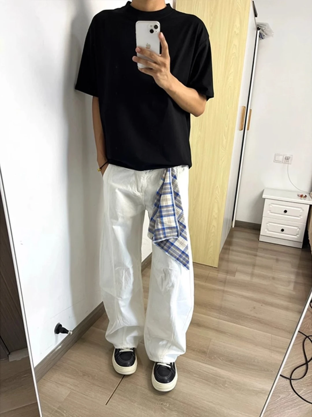 กางเกงยีนส์ทรงตรงขาตรงสำหรับฤดูร้อน กางเกงลำลองผู้ชายทรงหลวม ยาวคลุมเท้า ลายมีด สไตล์ไฮสตรีท
