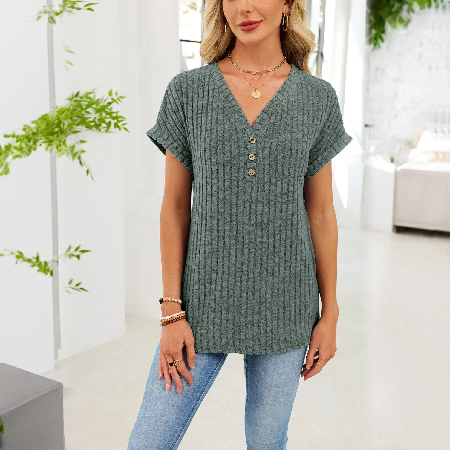 2026年春夏新作 無地Vネックボタン付き半袖Tシャツ おしゃれカジュアルトップス