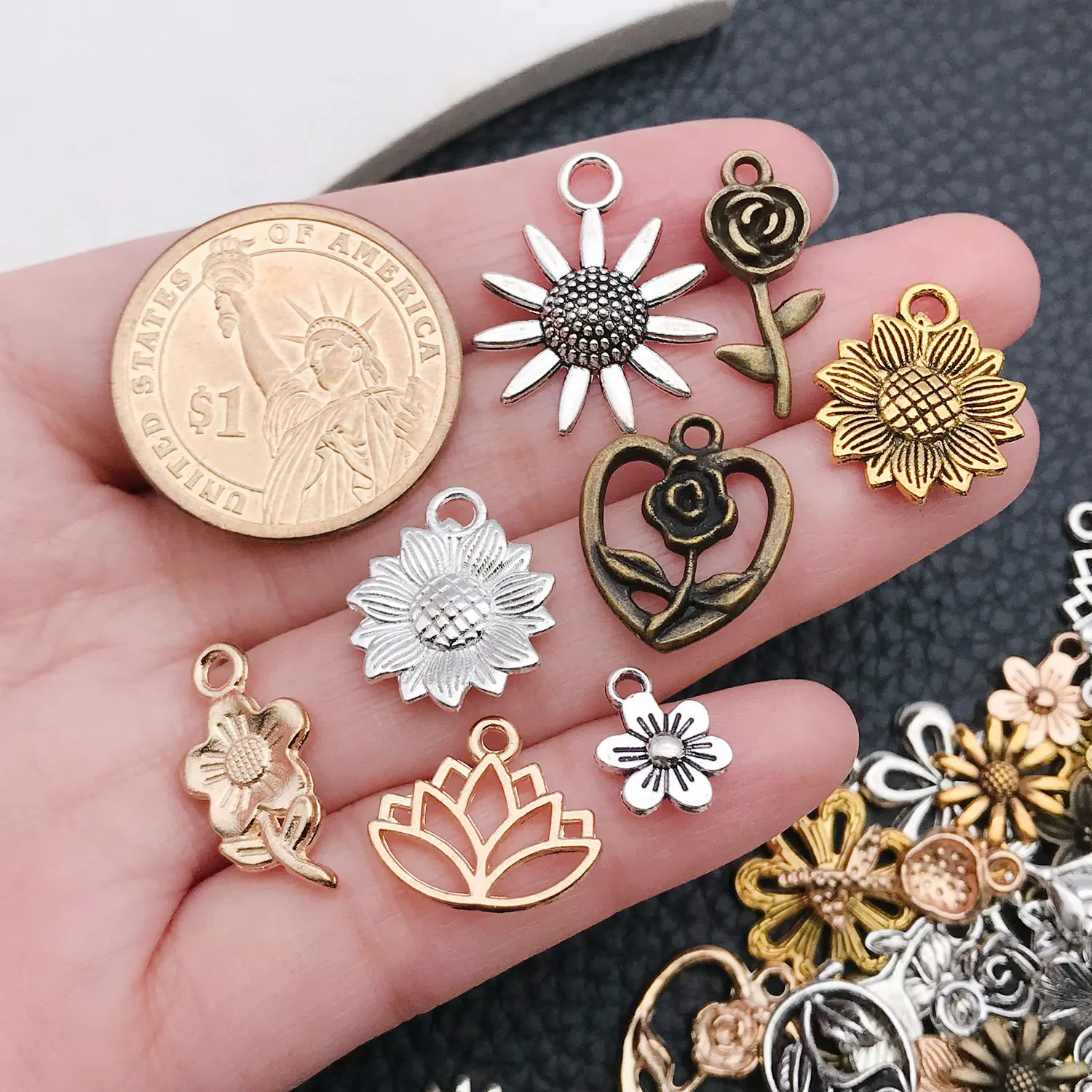 20/100pcs Flower Charms Antique Silver Rose Daisy Charms Vintage Floral Flower Charms for DIY Jewelry Making