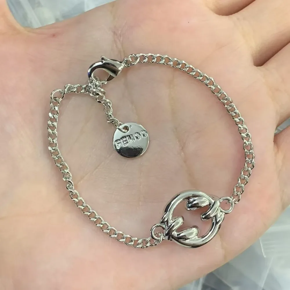 2025 جديد سلسلة فاخرة خفيفة سوار شخصية الموضة تنوعا الراقية هدية